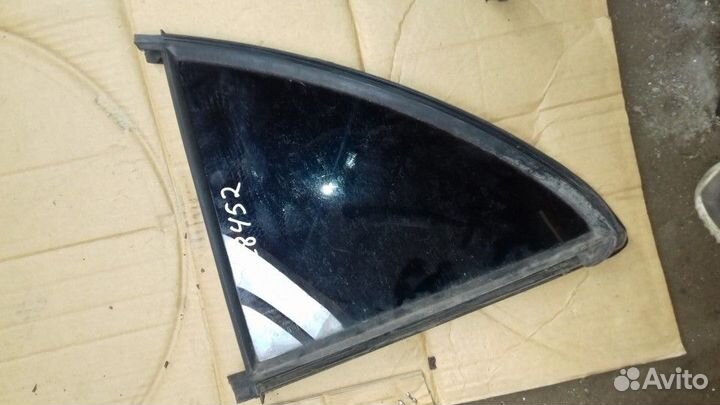 Форточка задняя левая в дверь Mercedes Benz E-Klas