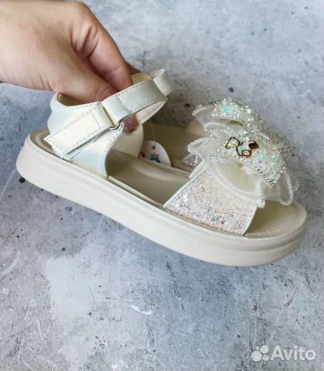 Босоножки для девочки 28 и 29 размер