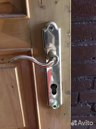 Дверь входная деревянная с коробкой