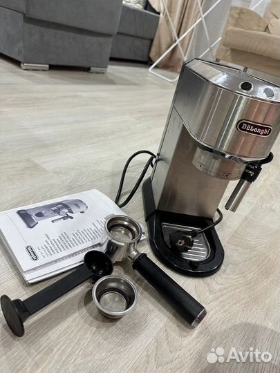 Продам Кофеварку DeLonghi EC685.M, рожковая, сереб