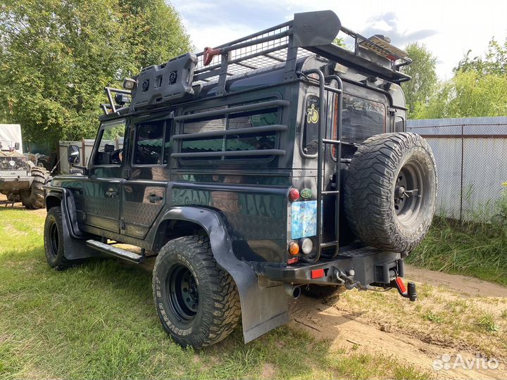 Land Rover Defender 110