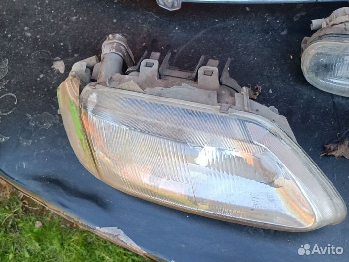 Фары передние Рено лагуна