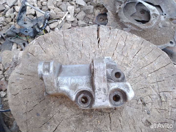 Кронштейн генератора ваз 2108-2112