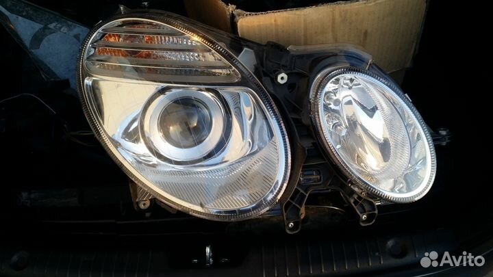 Фара правая Mercedes-Benz E-Class 211