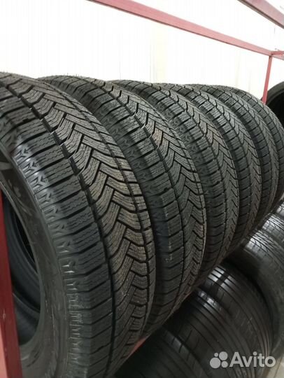 Royal Black Royal Van 195/70 R15 104