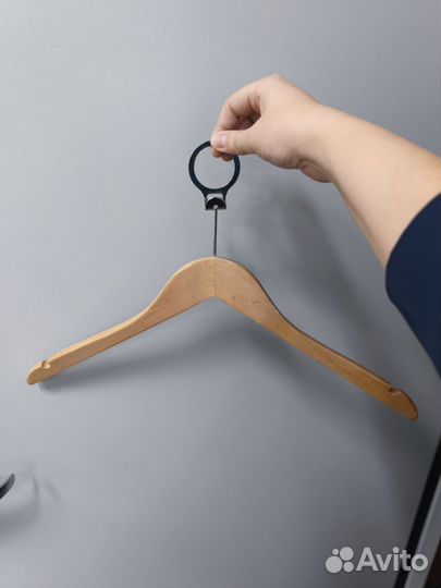 Плечики с кольцом деревянные