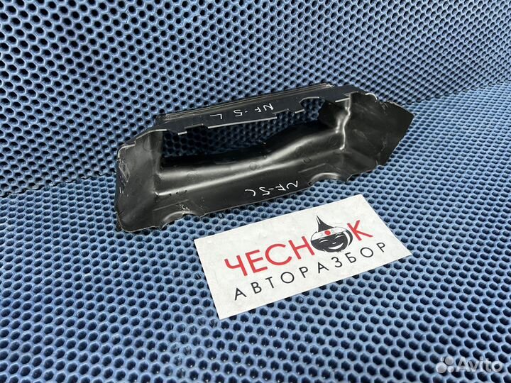 Воздуховод радиатора левый VW Touareg 2010-2014