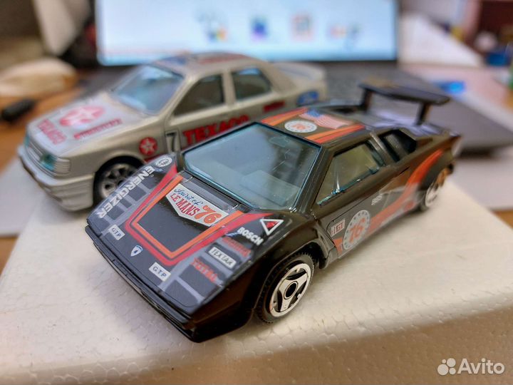 Модели Ford Sierra и Lamborghini Countach 1:43