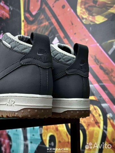 Кроссовки весенние