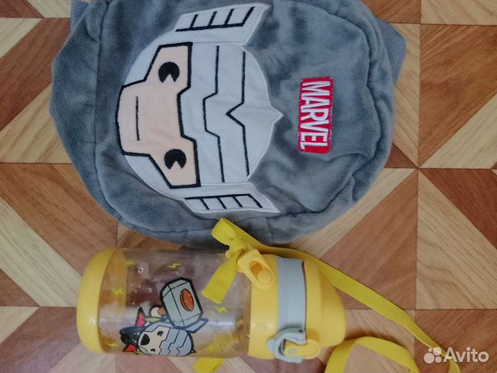 Рюкзачок и бутылочка Марвел