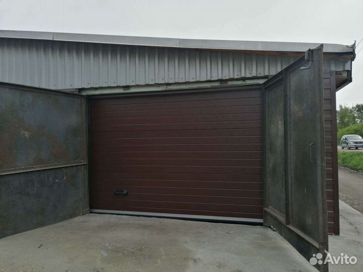 Секционные ворота