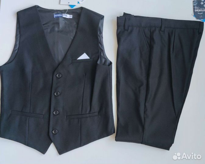 Костюм р. 140 новый