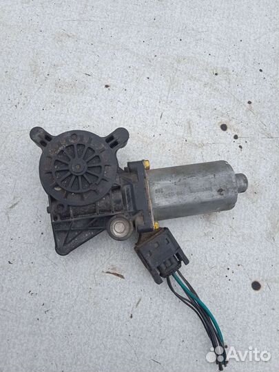 Мотор стеклоподъёмника передний правый W210