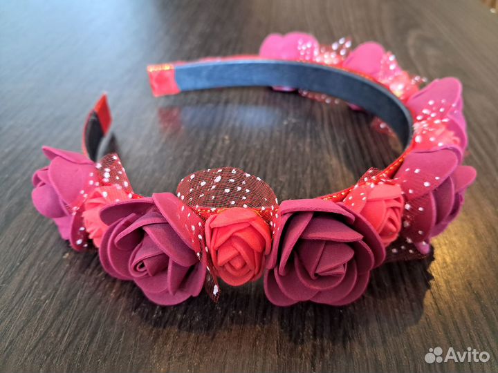 Ободок для волос в красных тонах