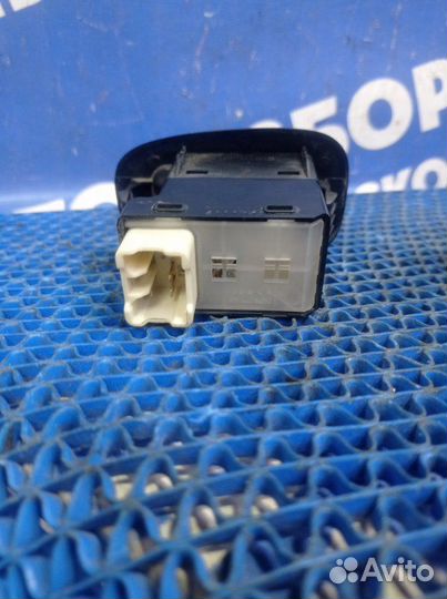 Кнопка стеклоподъемника Hyundai Accent седан G4EC