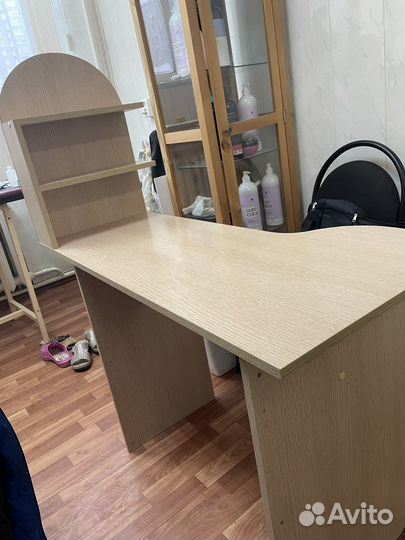 Маникюрный стол