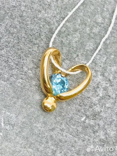 Золотая подвеска с камнем