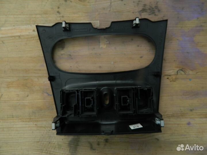 Накладка консоли Renault Logan 2 2018