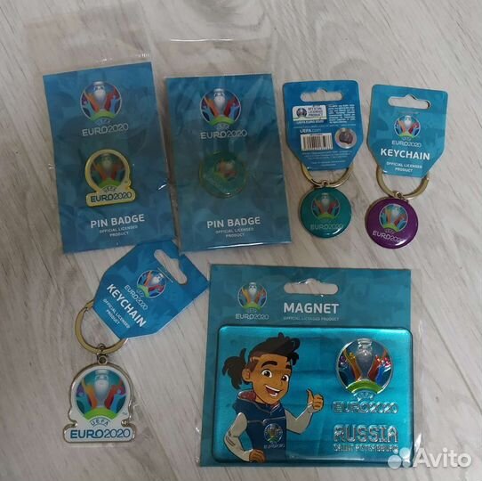 Брелки, значки и магнит футбол euro 2020