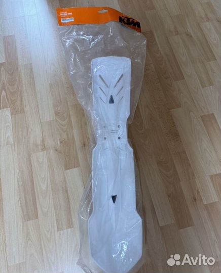 Новое Крыло переднее ктм 690 (оригинал)