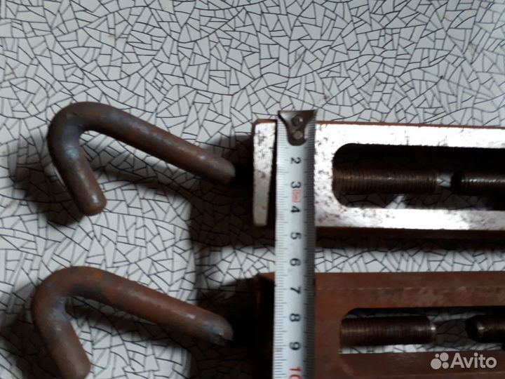 Замок струбцина быстрожимная на гаражные ворота