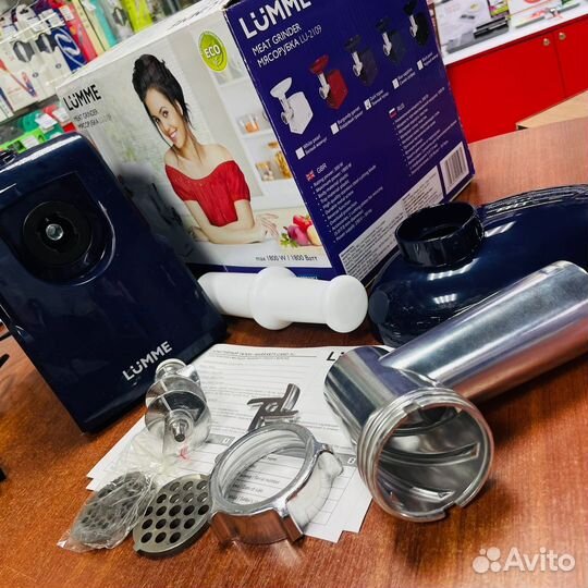 Мясорубка Lumme LU-2109 1800Вт