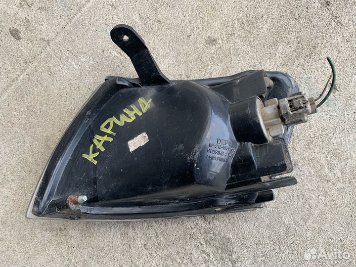 Поворотник передний правый Toyota Carina E