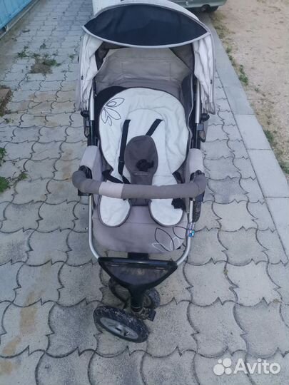 Прогулочная коляска