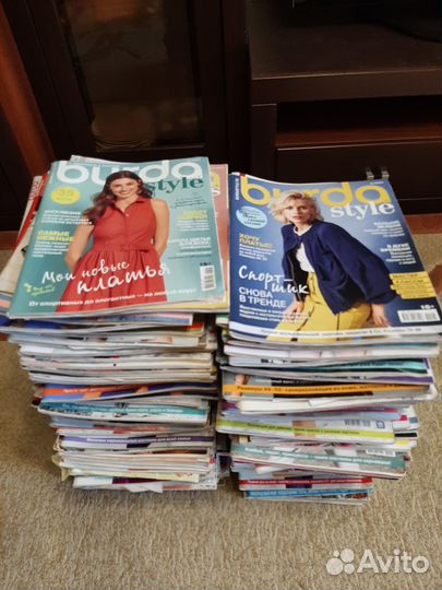 Коллекция журналов и книга по шитью Burda