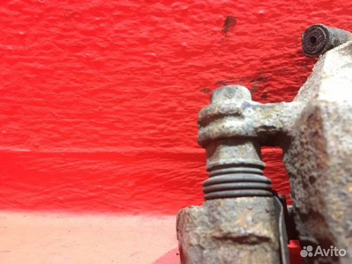 Суппорт передний правый Kia Sportage KM G4GC 2.0