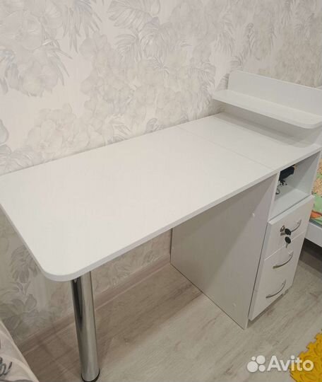 Стол для маникюра складной