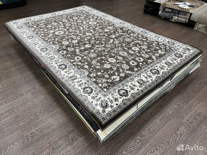 Ковер 2х3 новый, классический