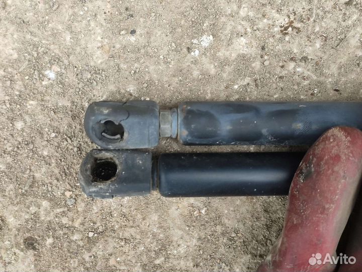 Стойки крышки багажника форд Сиерра хэтчбек