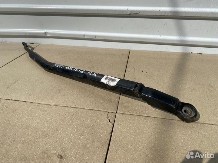 Поводок дворника правый Nissan Primera P12