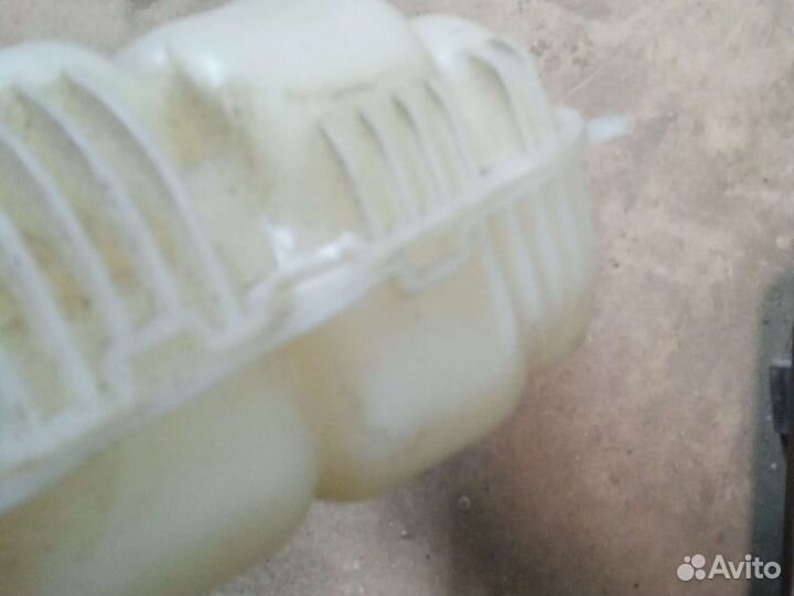 Бачок расширительный Bmw X1 F48 дефект