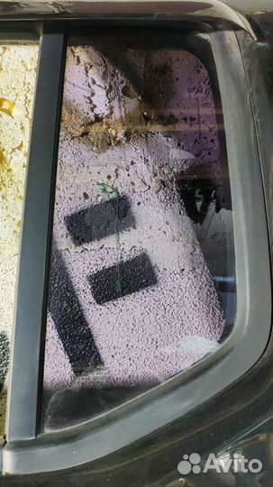 Стекло двери задней левой (форточка) Nissan Navara