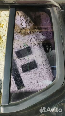 Стекло двери задней левой (форточка) Nissan Navara