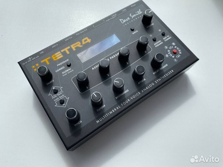 2 аналоговых синтезатора DSI Tetra