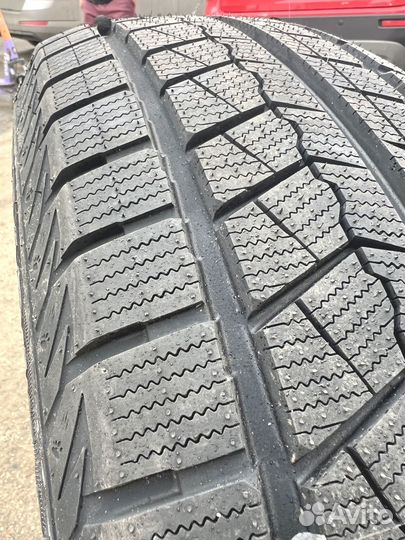 Roadmarch Snowrover 868 255/50 R19 85T