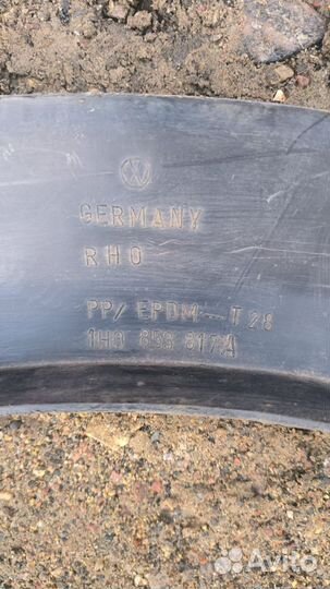 Накладка заднего левого крыла Golf 3 1H0853817A