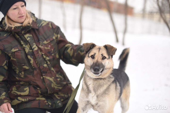 Молодая и активная девочка Валя