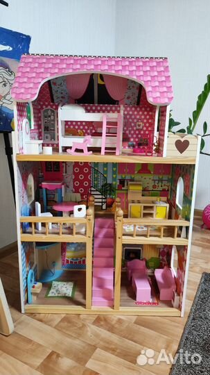 Кукольный домик с мебелью