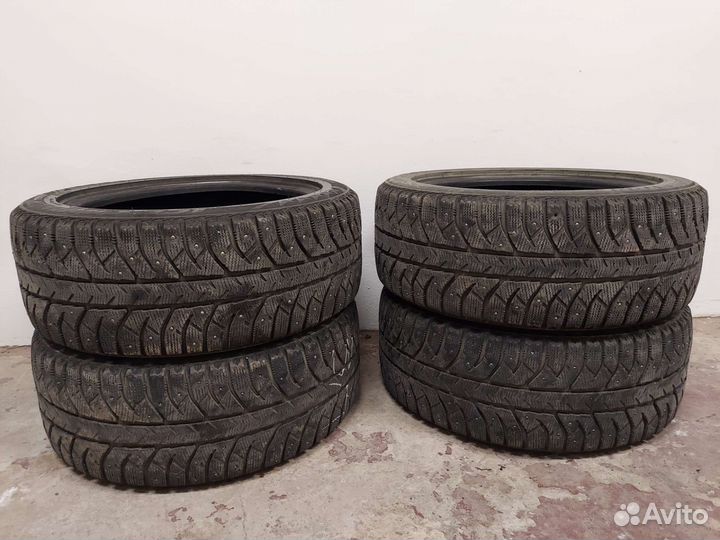 Bridgestone Ice Cruiser 7000 215/50 R17