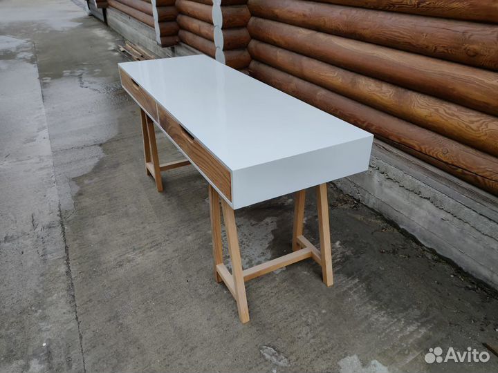 Консольный стол