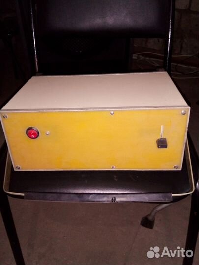 Продаётся сценический монитор Behringer VS1220F