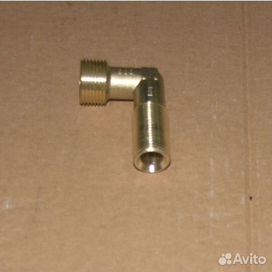 Угольник М16*1,5*М20*1,5 энергоаккумулятора камаз