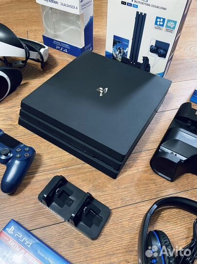 Sony playstation 4 и VR шлем