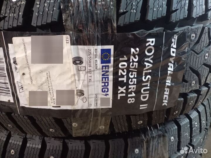 Royal Black Royal Stud II 225/55 R18