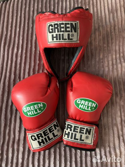 Боксерские перчатки 10 oz green hill и шлем