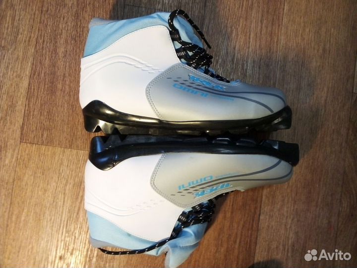 Ботинки лыжные NNN женские Trek